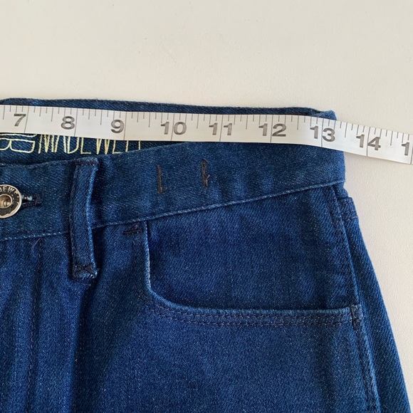 Alexa Chung . Beautiful dark blue short . - Picture 4 of 5